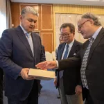 AV8I6156